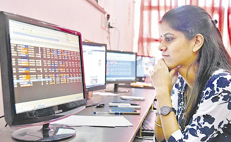 Stock Market: Nifty holds at 24347 and Sensex rises 260 pts1