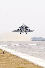 Indian Air Force Conducts Historic Airshow with Fighter Jet Landings at Ganga Expressway1