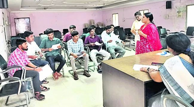 లైసెన్స్డ్ సర్వేయర్లకు సర్టిఫికెట్లు