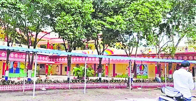నాడు గ్రామ స్వరాజ్యానికి పెద్ద పీట