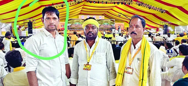 మహానాడులో జీఆర్‌పీ హెడ్‌ కానిస్టేబుల్‌ హల్‌చల్‌ 