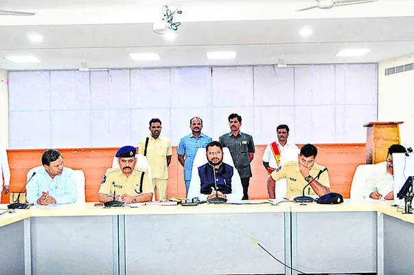 ఆవిర్భావ వేడుకలకు ఏర్పాట్లు