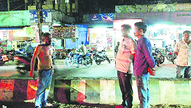 లారీ డ్రైవర్ హల్చల్