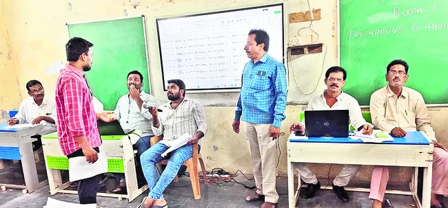 85 మందికి పదోన్నతి