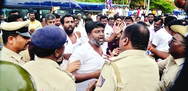 డీసీసీబీ ఎన్నికల్లో కాంగ్రెస్‌కు భంగపాటు 