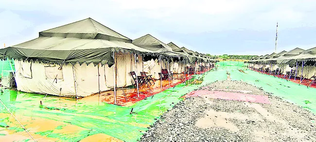 టెంట్ సిటీలో దొంగలు పడ్డారు..