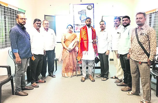 రూ.11 లక్షలకు రైతుబజార్ వేలం