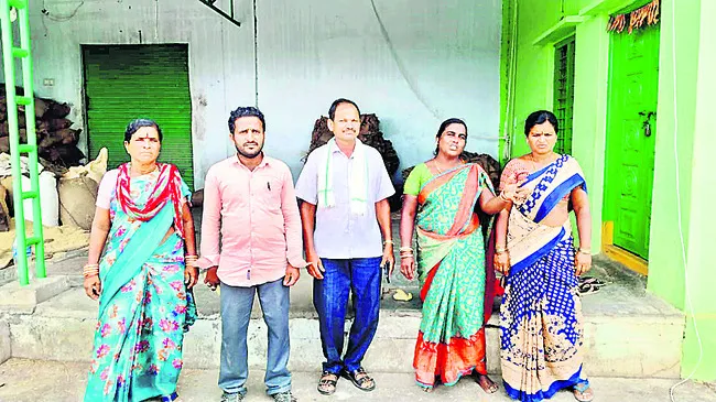 ధాన్యంలో కోత.. రైతుల ఆందోళన