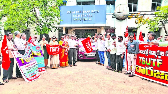 ప్రభుత్వ పాఠశాలల్లో పిల్లల నమోదు పెంచాలి
