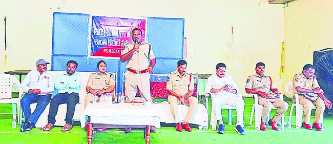 చట్ట వ్యతిరేక చర్యలకు పాల్పడొద్దు