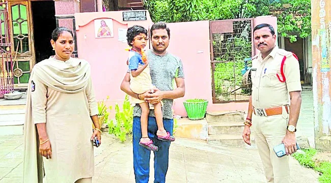 తప్పిపోయిన చిన్నారి 