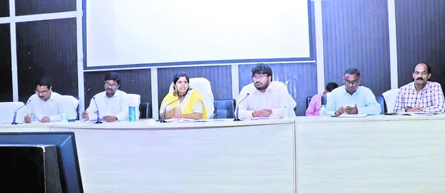 భవిత కేంద్రాల్లో పనులు పూర్తిచేయాలి