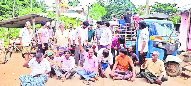 వంగవీటి మోహనరంగా విగ్రహం ధ్వంసం 
