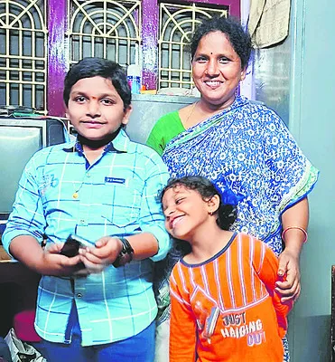రోడ్డు ప్రమాదంలో మహిళ మృతి