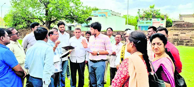 భక్తులకు అసౌకర్యం లేకుండా యోగా కార్యక్రమం