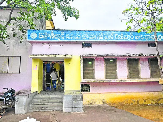ఇవేం బదిలీలు..!
