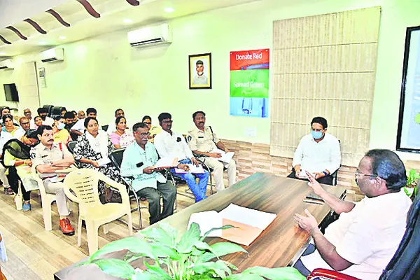 జిల్లాలో బాలకార్మికులు పనిచేయకుండా చూడాలి