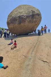 Krishna's Butterball: Will you visit this place in Tamil Nadu's Mahabalipuram4