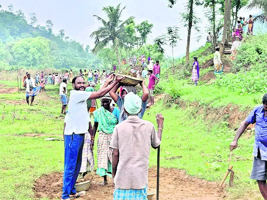 ఉపాధి కూలీగా సర్పంచ్‌.. 