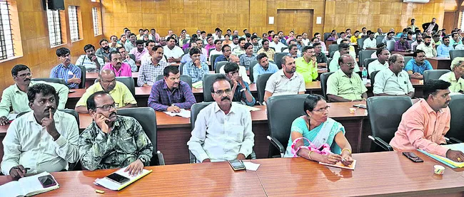 5లోగా ఫీజు వివరాలు వెల్లడించండి 