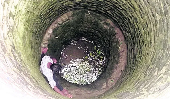 మేకను కాపాడబోయి..