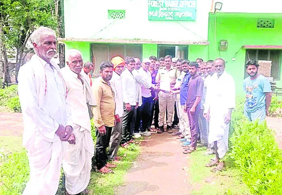 ‘మా భూములు మాకివ్వండి’