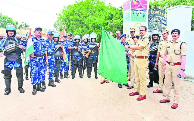 ప్రజల్లో ధైర్యం కల్పించేందుకే కవాతు