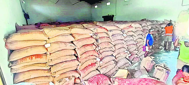 ముందస్తు బియ్యం వచ్చేశాయ్‌