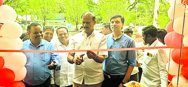 ‘బంటియా’ ఫర్నీచర్‌ షోరూం ప్రారంభం