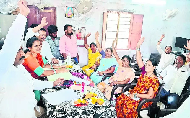 ఈ కమిషనర్ మాకొద్దు