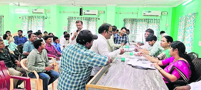అసంతృప్తుల మధ్య కౌన్సెలింగ్