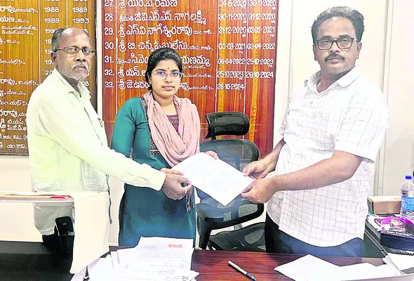 కారుణ్య నియామకాల ఉత్తర్వుల అందజేత