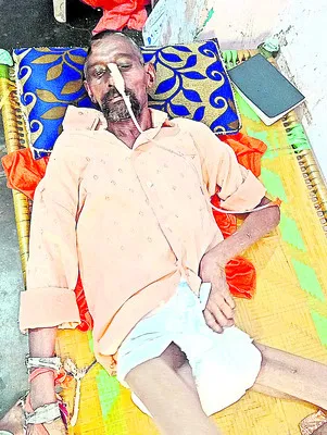 కదల్లేడు.. సాయం చేయండి