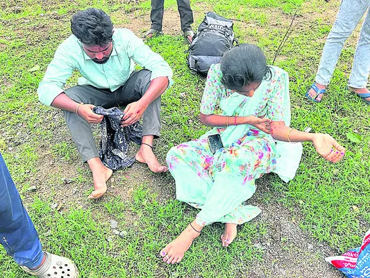 రోడ్డు ప్రమాదంలో ముగ్గ్గురికి గాయాలు