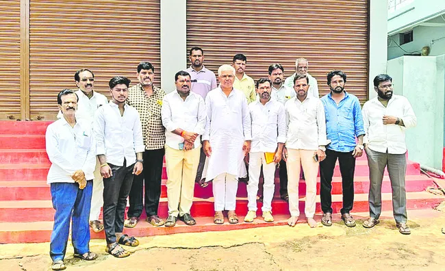 కార్యకర్తల జోలికొస్తే ఊరుకోం