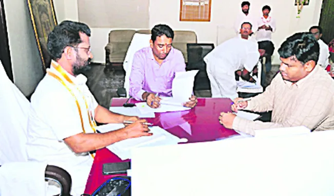 దుర్గగుడి భూముల పరిరక్షణకు చర్యలు