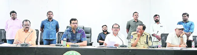 వేడుకలు ఘనంగా నిర్వహిద్దాం 