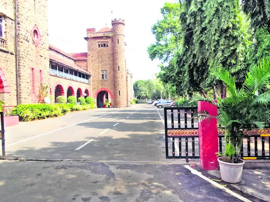 నచ్చిన చోట కొలువు కోసం పైరవీలు