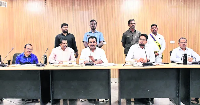 పట్టణాభివృద్ధికి సహకరించండి 