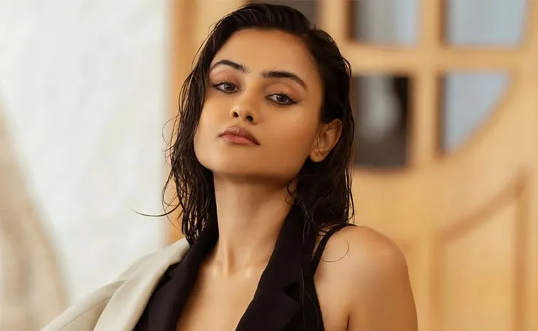 Janki Bodiwala Interesting Comments On Vash Movie Director11