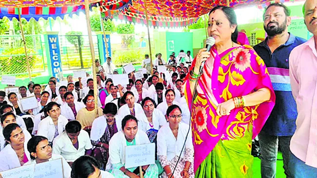 సీహెచ్ఓల సమస్యలు పట్టవా?