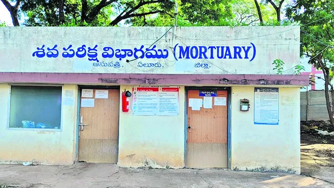 శవాలు కుళ్లిపోతున్నా పట్టించుకోరా?