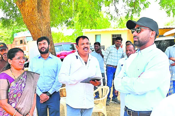 కొనుగోలు కేంద్రాల తనిఖీ
