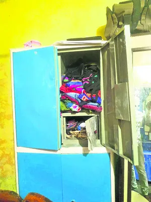 తాళం వేసి ఉన్న ఇంట్లో దొంగతనం