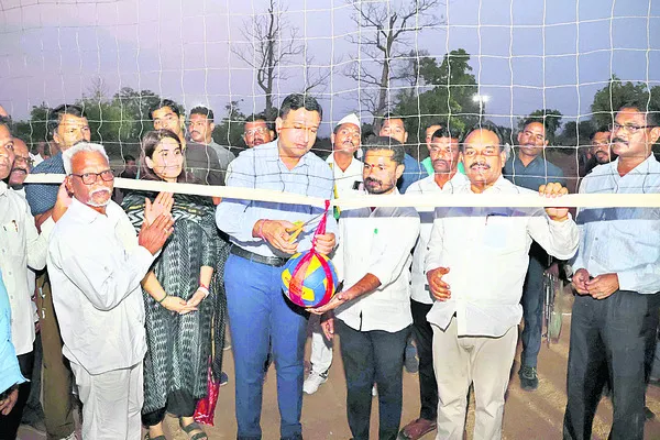 చదువుతోపాటు క్రీడల్లోనూ రాణించాలి