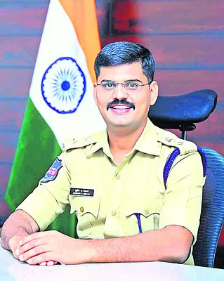 ప్రజల స్నేహితులుగా పోలీసులు●