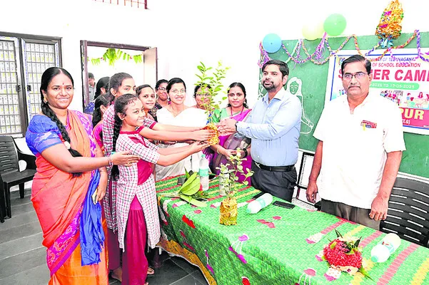 విద్యార్థులు నాయకత్వ లక్షణాలు అలవర్చుకోవాలి
