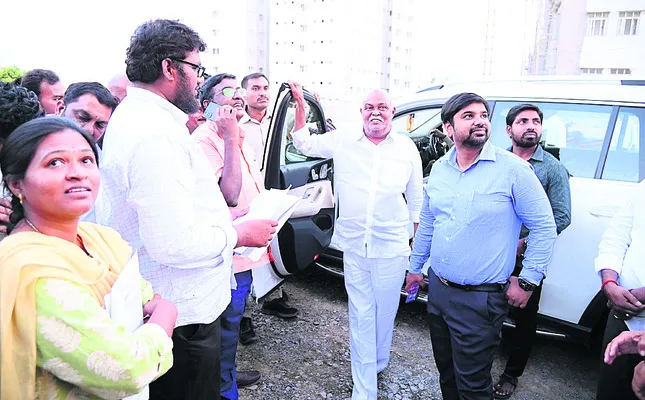 వైద్య కళాశాల పనులు పూర్తి చేయాలి