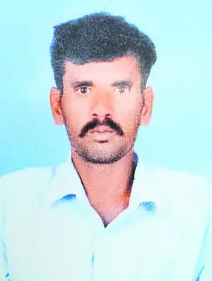 కుటుంబ సమస్యలతో ఉరేసుకొని ఆత్మహత్య