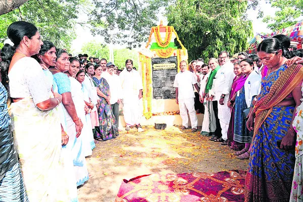అభివృద్ధి పనులకు శంకుస్థాపన